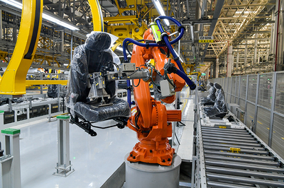 走進賽力斯兩江智慧工廠 AITO問界M5制造基地，見證高度自動化產(chǎn)線與工業(yè)潤滑油的精密協(xié)同